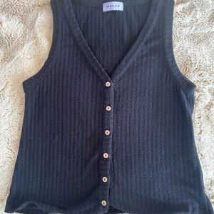 Gilli Black Sleeveless Button-Down Top